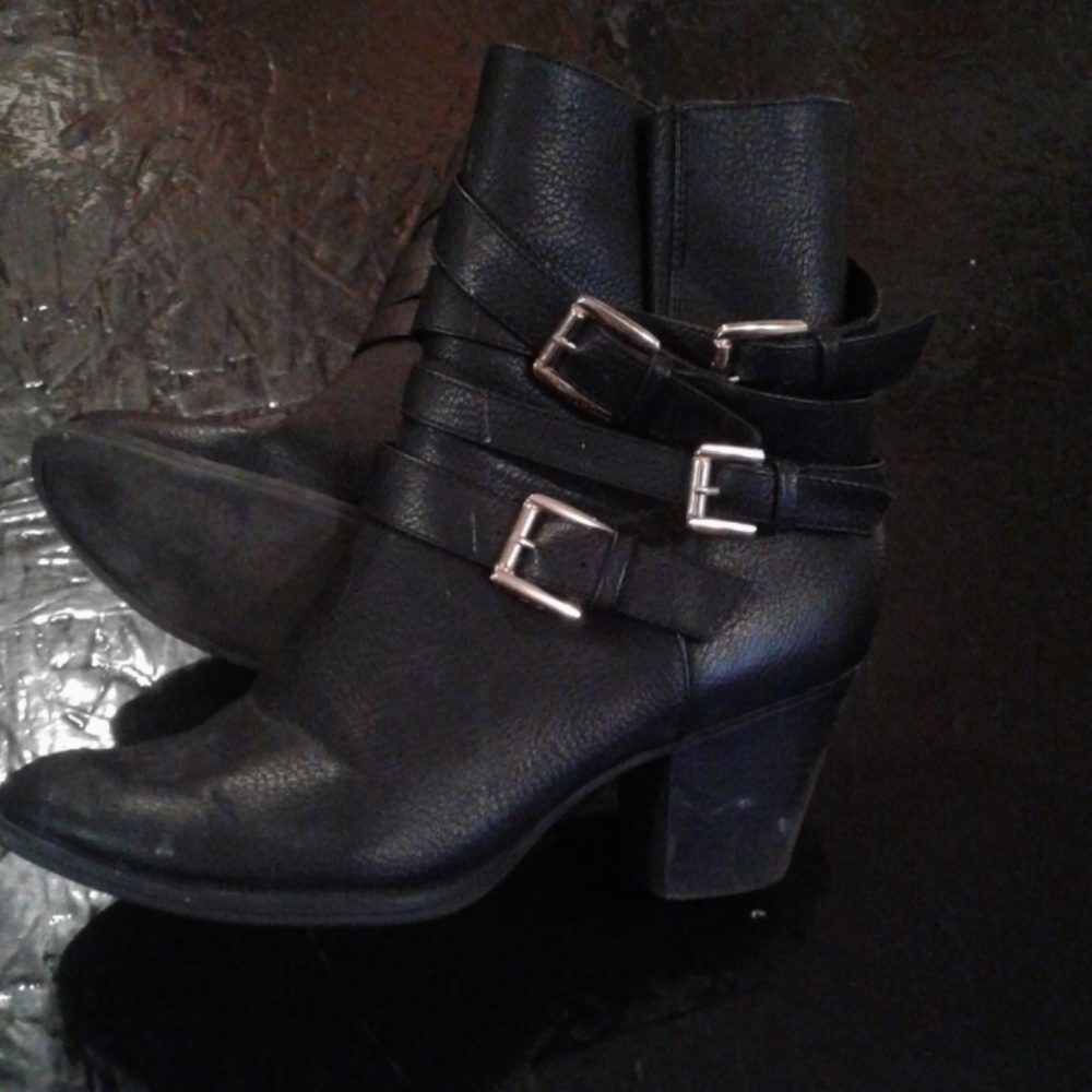 Black heeled boots